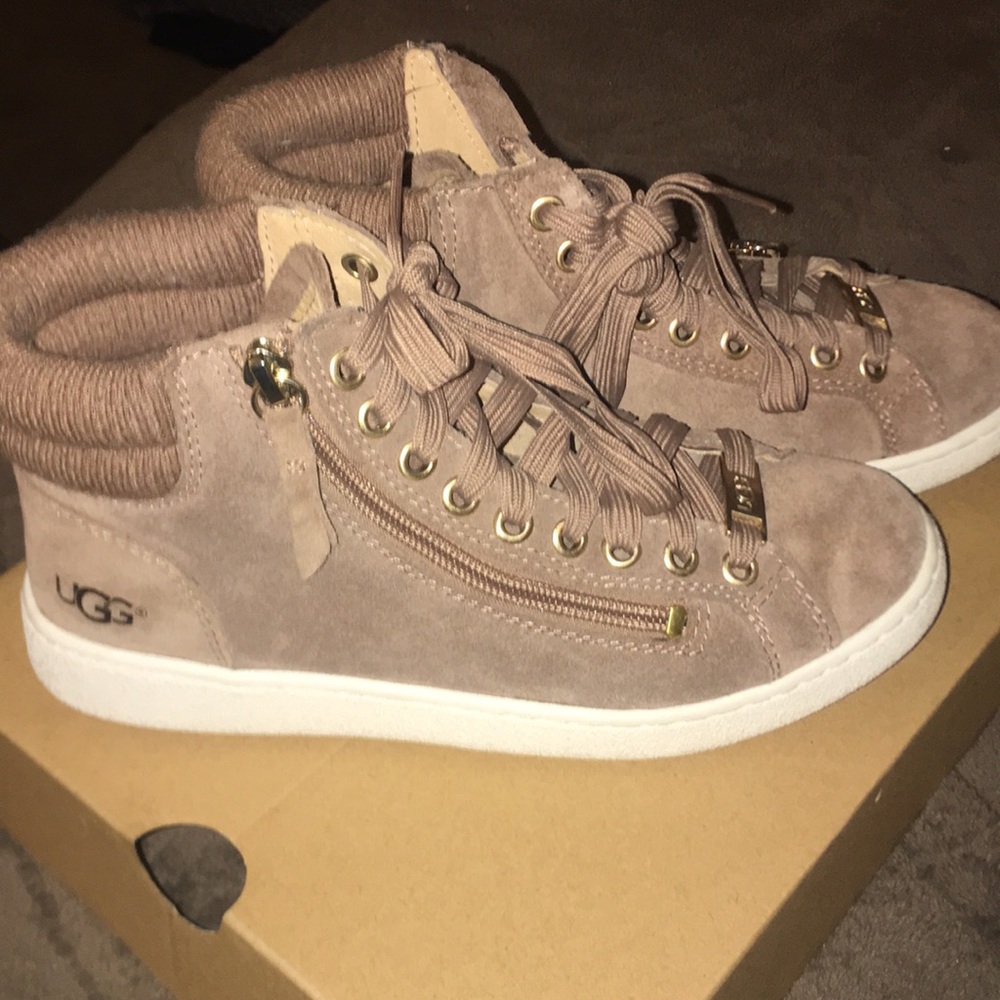 UGG BOOTIES